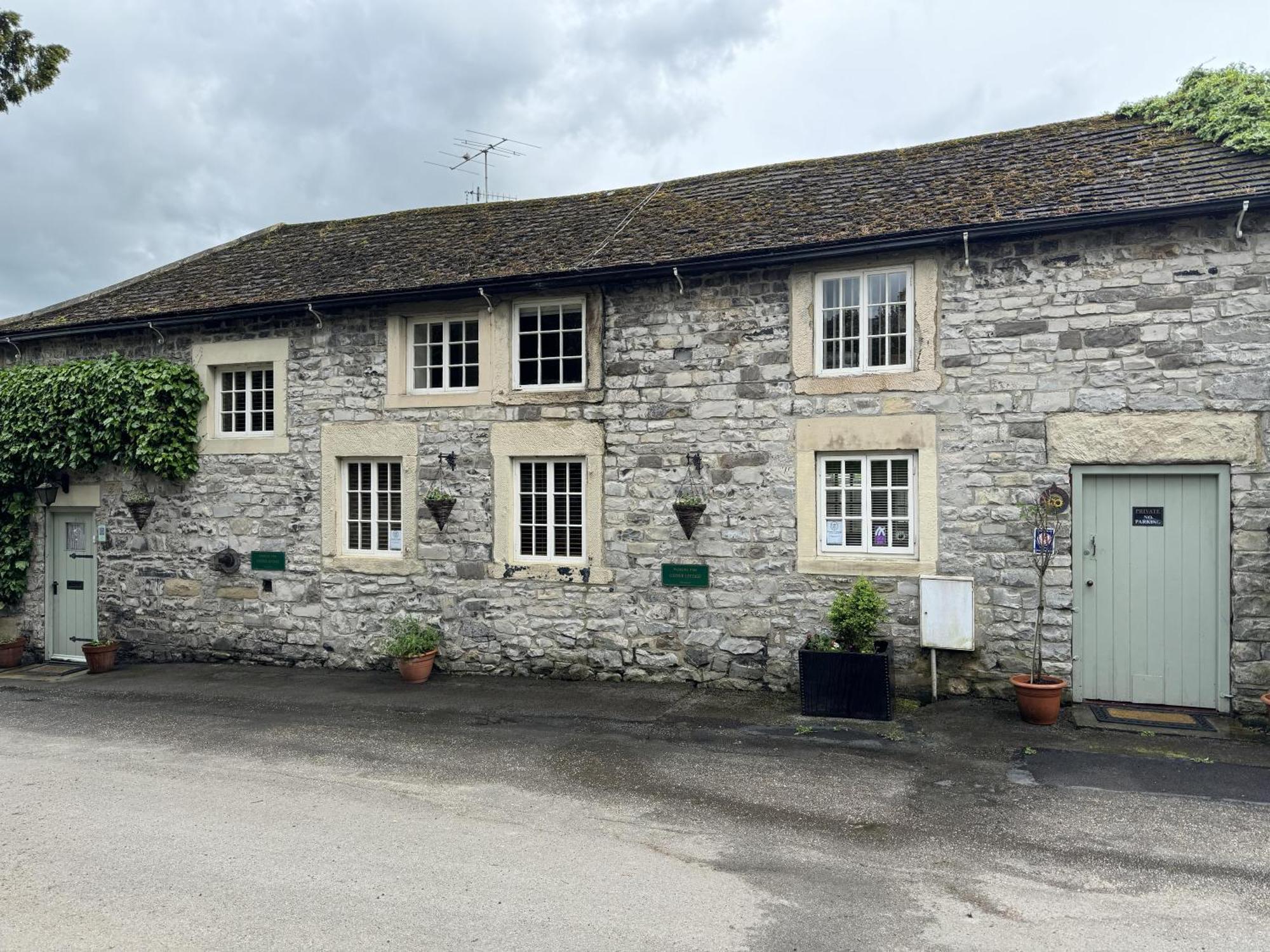 Superbly Appointed 300 Year Old Stone Cottage Bakewell Exterior foto